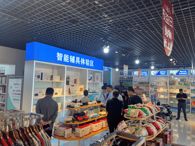 中老年用品行业背后隐藏市场揭晓（中老年用品行业百万亿市场背后的商机）