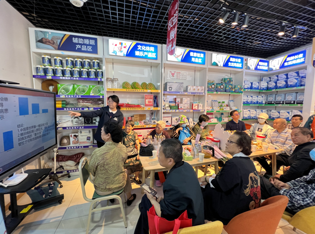 中老年用品价格亲民，生意火爆无淡季
